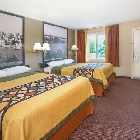 Super 8 By Wyndham Kingston Hotel Exterior photo