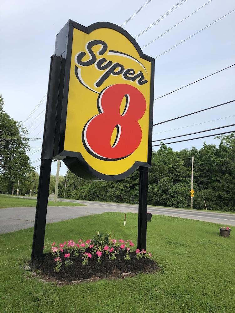 Super 8 By Wyndham Kingston Hotel Exterior photo