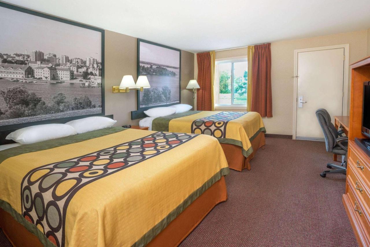 Super 8 By Wyndham Kingston Hotel Exterior photo
