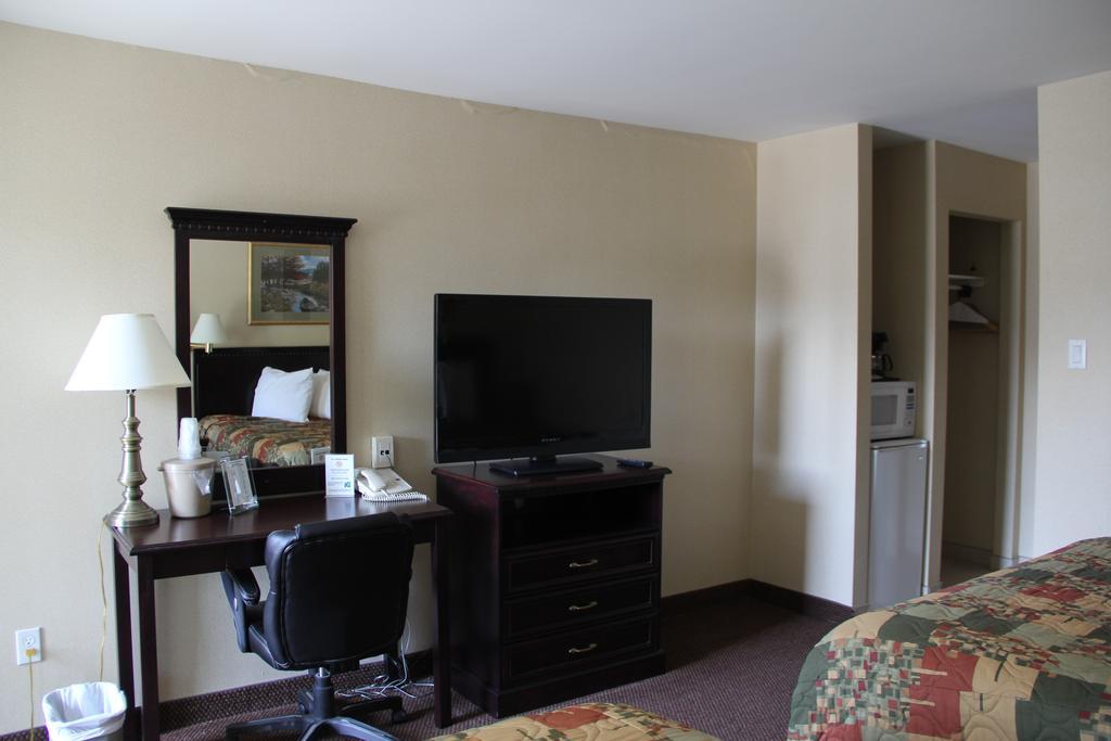 Super 8 By Wyndham Kingston Hotel Exterior photo